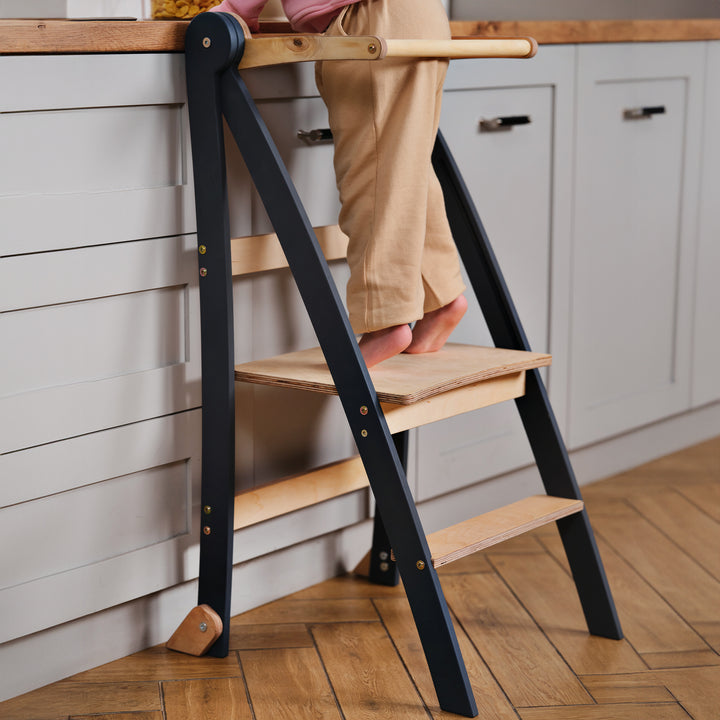 Kids Helper: Ein multifunktionaler faltbarer Tritthocker für Kinder