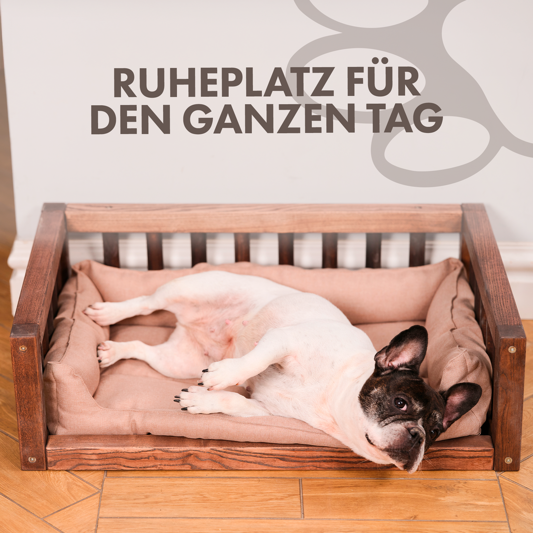 Hundebett aus Holz mit Kissen