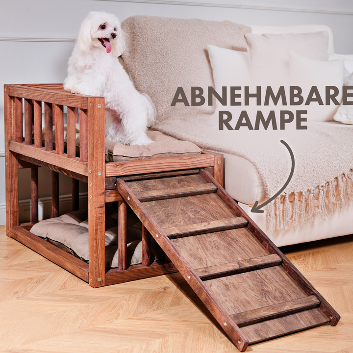 Hundebett-Plattform aus Holz mit zwei Kissen