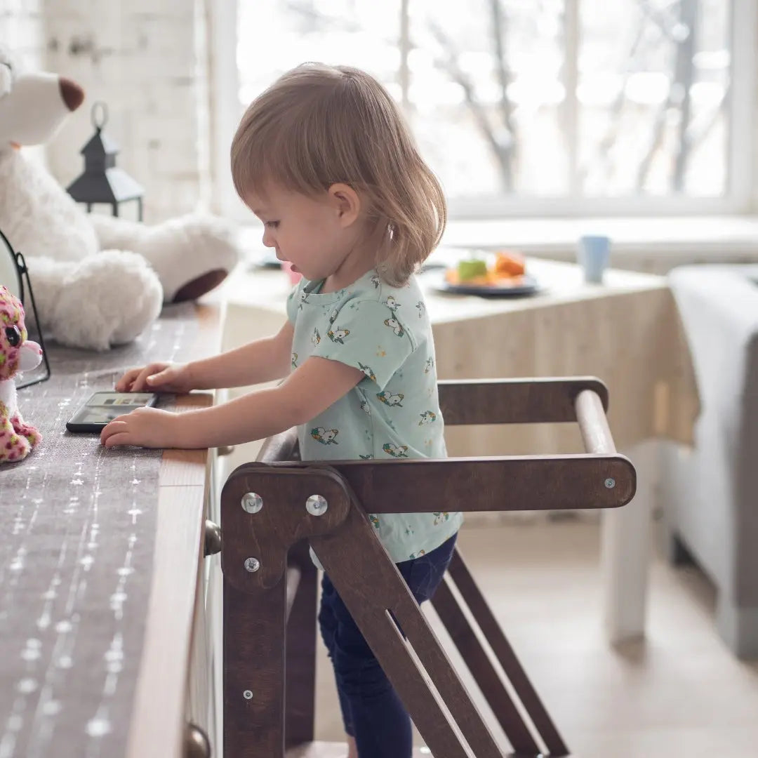 Wooden Kitchen Helper for Preschool - Chocolate - Goodevas